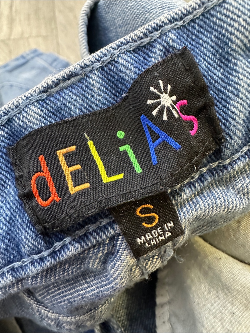 Delia*s Light Wash Jeans Small Relaxed Fit Y2K Denim - Picture 11 of 14